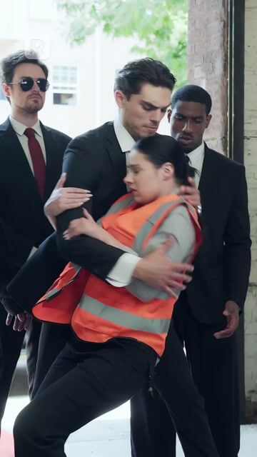 怀上他的三胞胎后成为他的妻子 第2集